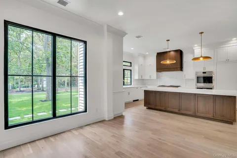 $2,999,000 | 115 Weeks Drive, Dix Hills, NY 11746