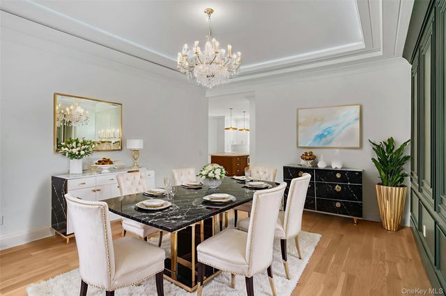 $2,999,000 | 115 Weeks Drive, Dix Hills, NY 11746