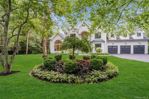 $2,999,000 | 115 Weeks Drive, Dix Hills, NY 11746