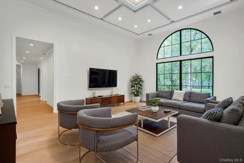 $2,999,000 | 115 Weeks Drive, Dix Hills, NY 11746