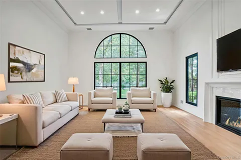 $2,999,000 | 115 Weeks Drive, Dix Hills, NY 11746