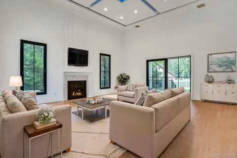 $2,999,000 | 115 Weeks Drive, Dix Hills, NY 11746