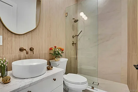 $2,999,000 | 115 Weeks Drive, Dix Hills, NY 11746