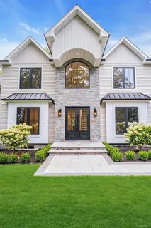 $2,999,000 | 115 Weeks Drive, Dix Hills, NY 11746