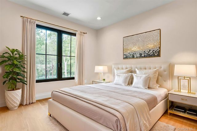 $2,999,000 | 115 Weeks Drive, Dix Hills, NY 11746