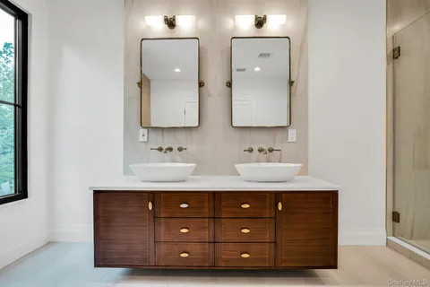 $2,999,000 | 115 Weeks Drive, Dix Hills, NY 11746