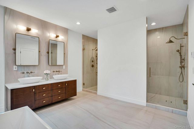 $2,999,000 | 115 Weeks Drive, Dix Hills, NY 11746