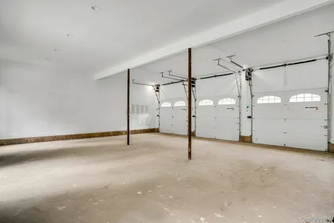 $2,999,000 | 115 Weeks Drive, Dix Hills, NY 11746