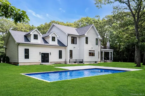 $2,999,000 | 115 Weeks Drive, Dix Hills, NY 11746