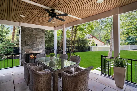 $2,999,000 | 115 Weeks Drive, Dix Hills, NY 11746