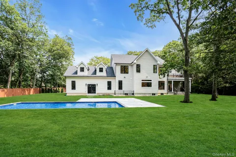 $2,999,000 | 115 Weeks Drive, Dix Hills, NY 11746