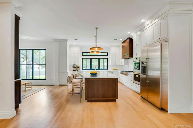 $2,999,000 | 115 Weeks Drive, Dix Hills, NY 11746