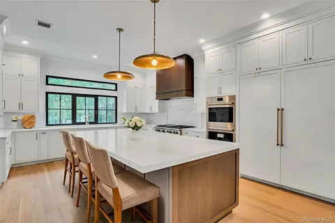 $2,999,000 | 115 Weeks Drive, Dix Hills, NY 11746