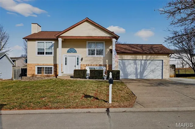 $279,900 | 617 Sundance Drive, O'Fallon, MO 63368
