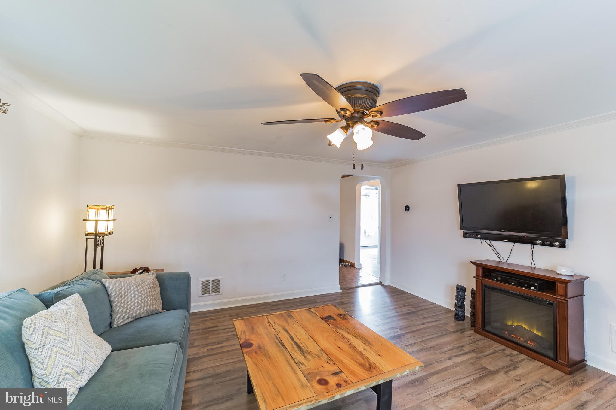 3220 South Manor Road Coatesville, PA 19320 - Photo 5 of 43 Living room