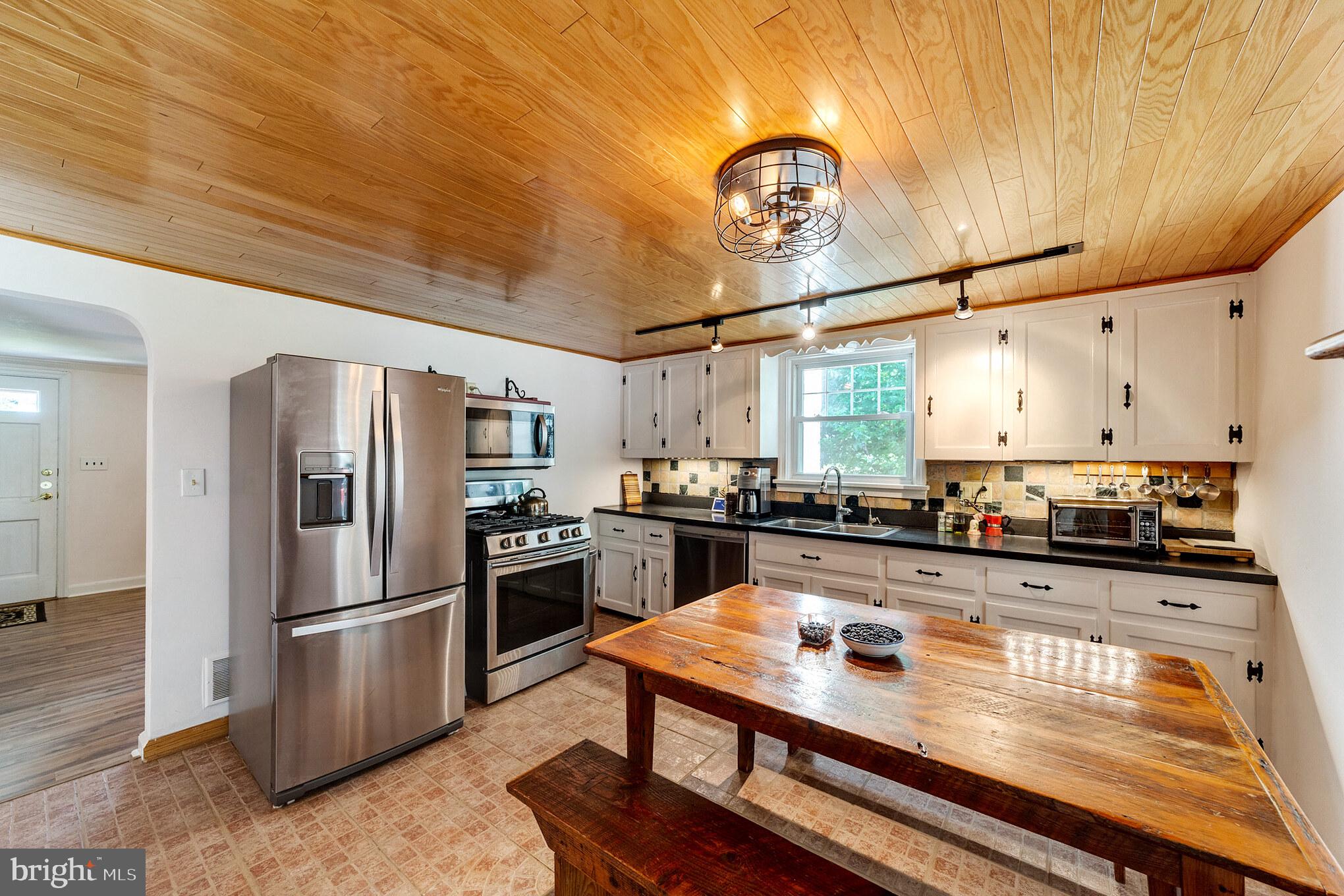 3220 South Manor Road Coatesville, PA 19320 - Photo 7 of 43 Kitchen