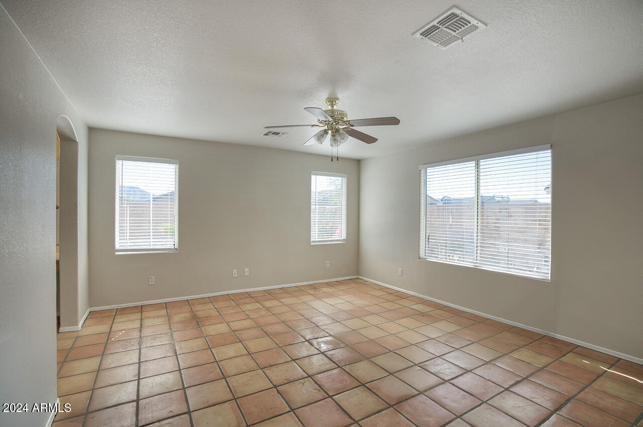 3343 West Maldonado Road Phoenix, AZ 85041 - Photo 6 of 15 maldonado_06