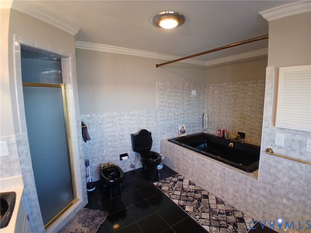 393 Daingerfield Road Tappahannock, VA 22560 - Photo 23 of 26 Master Bath spa tub