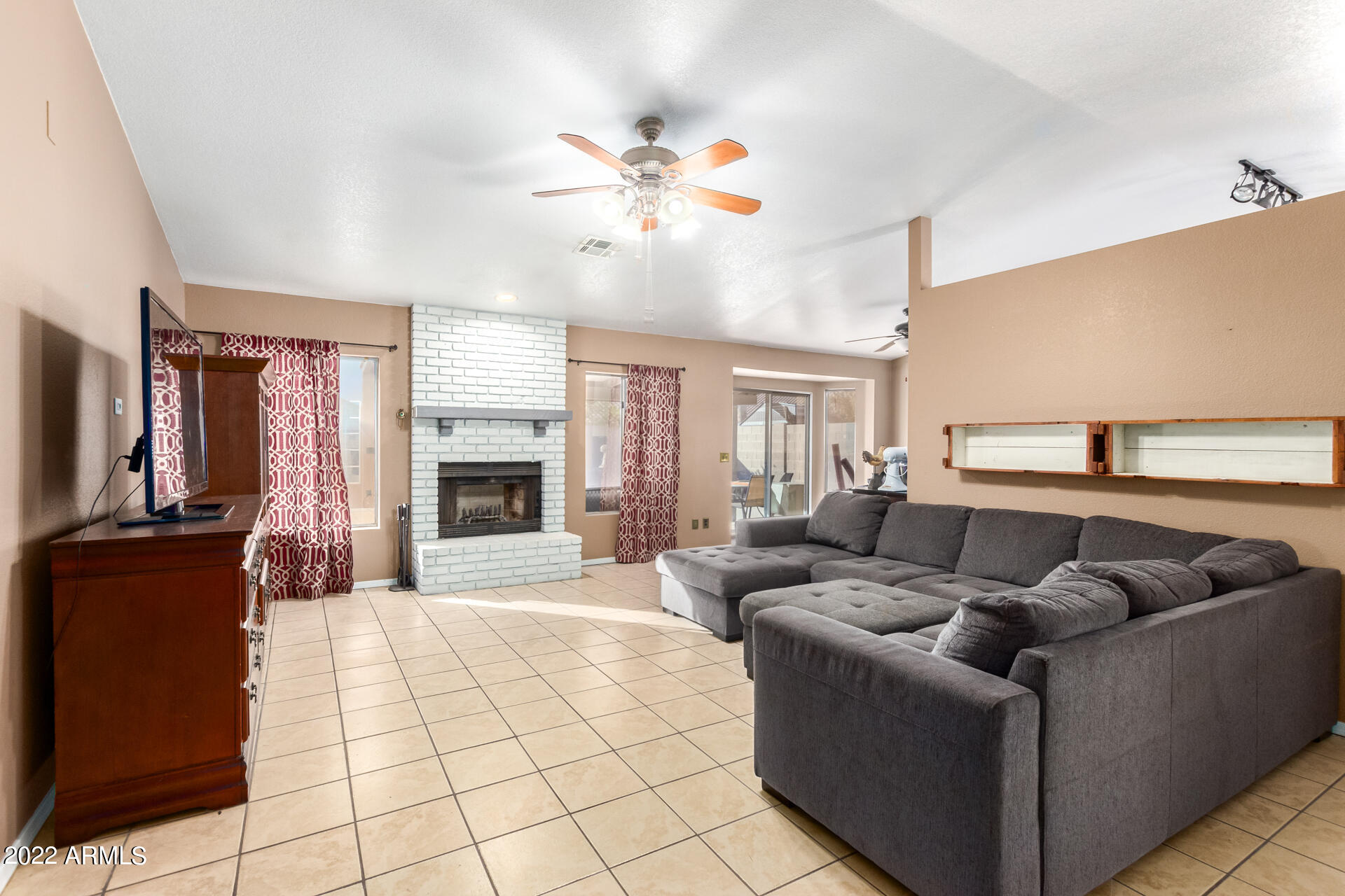620 South Riata Street Gilbert, AZ 85296 - Photo 3 of 19 04- Riata