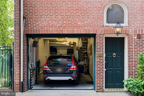 $1,999,000 | 1606 Pine Street, Philadelphia, PA 19103