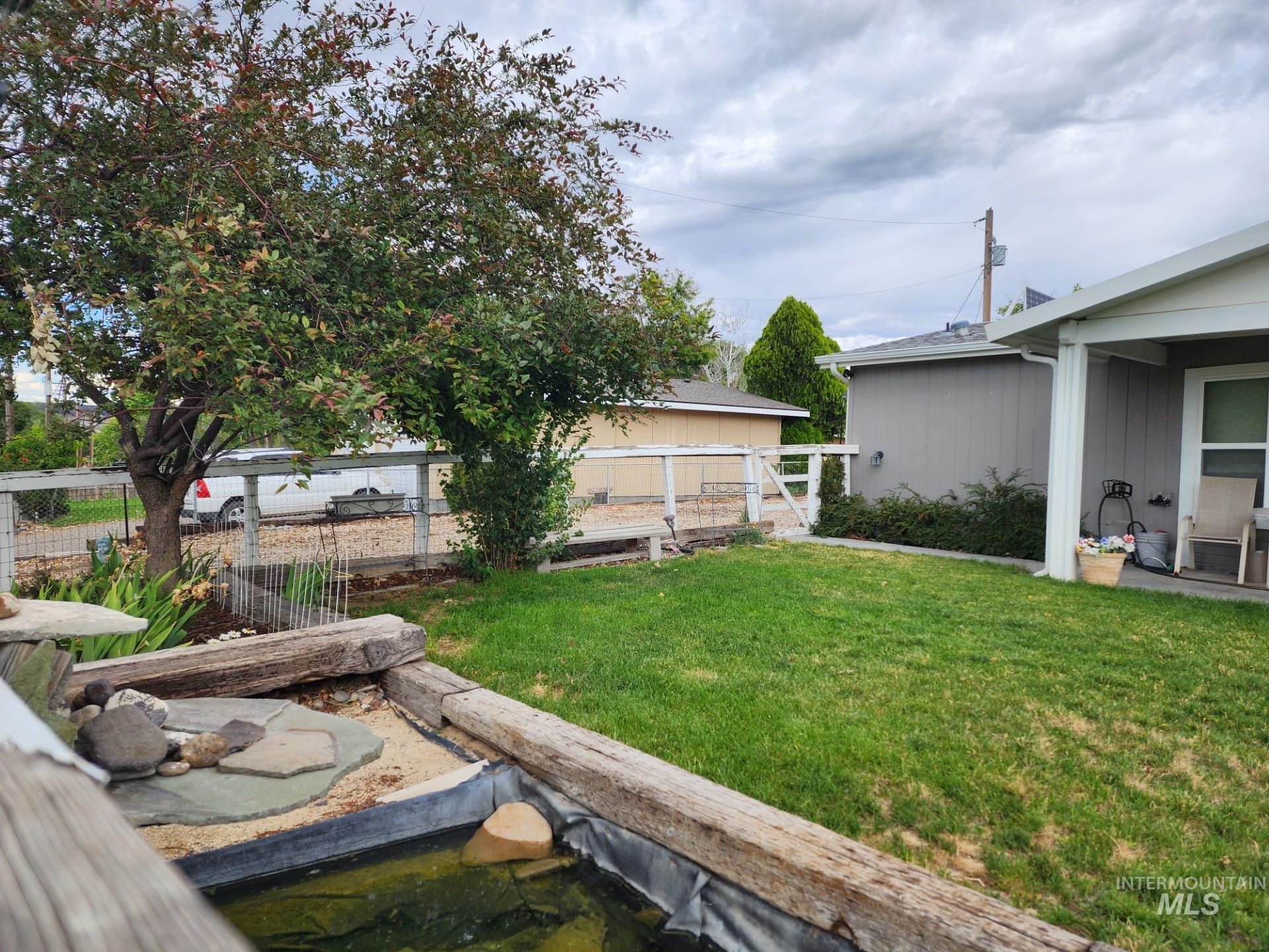 235 5th Street Grand View, ID 83624 - Photo 4 of 22 Expansive green lawn with a mature tree and established landscaping