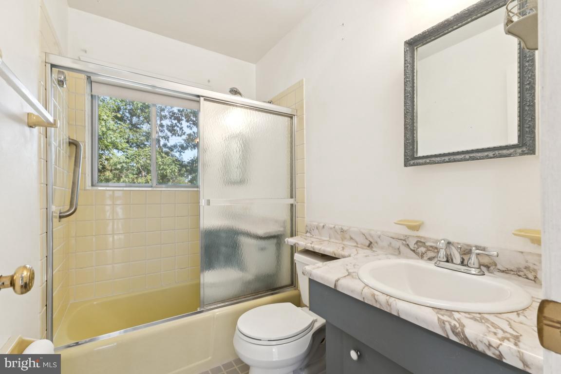 8600 Stonewall Road Manassas, VA 20110 - Photo 28 of 36 Full Bath 2
