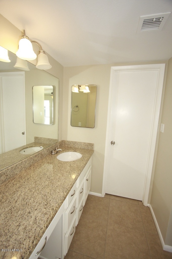 3633 West Wethersfield Road Phoenix, AZ 85029 - Photo 10 of 21 W11