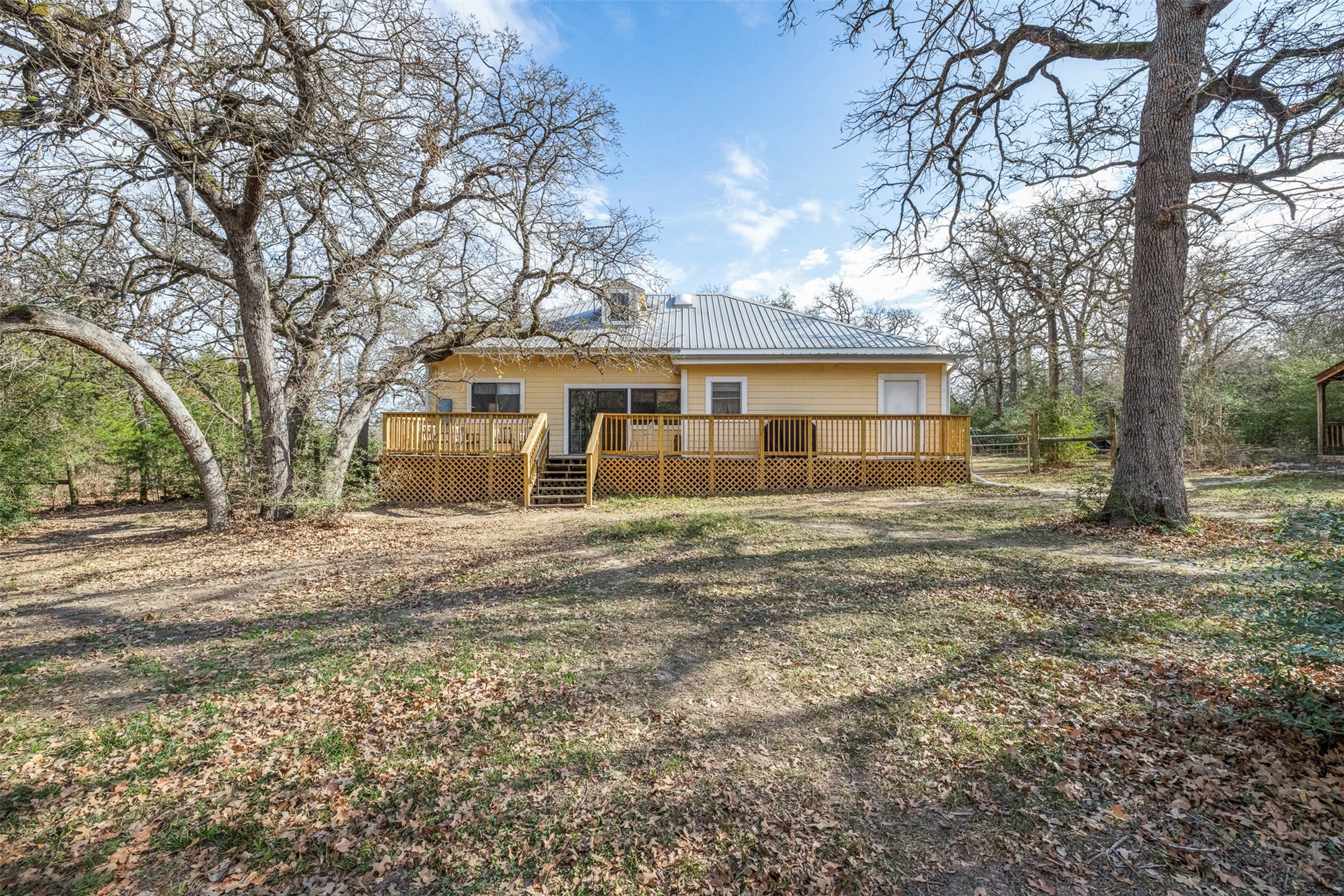 1139 Private Road 7009 Road Lexington, TX 78947 - Photo 20 of 32 front view of a house with a yard