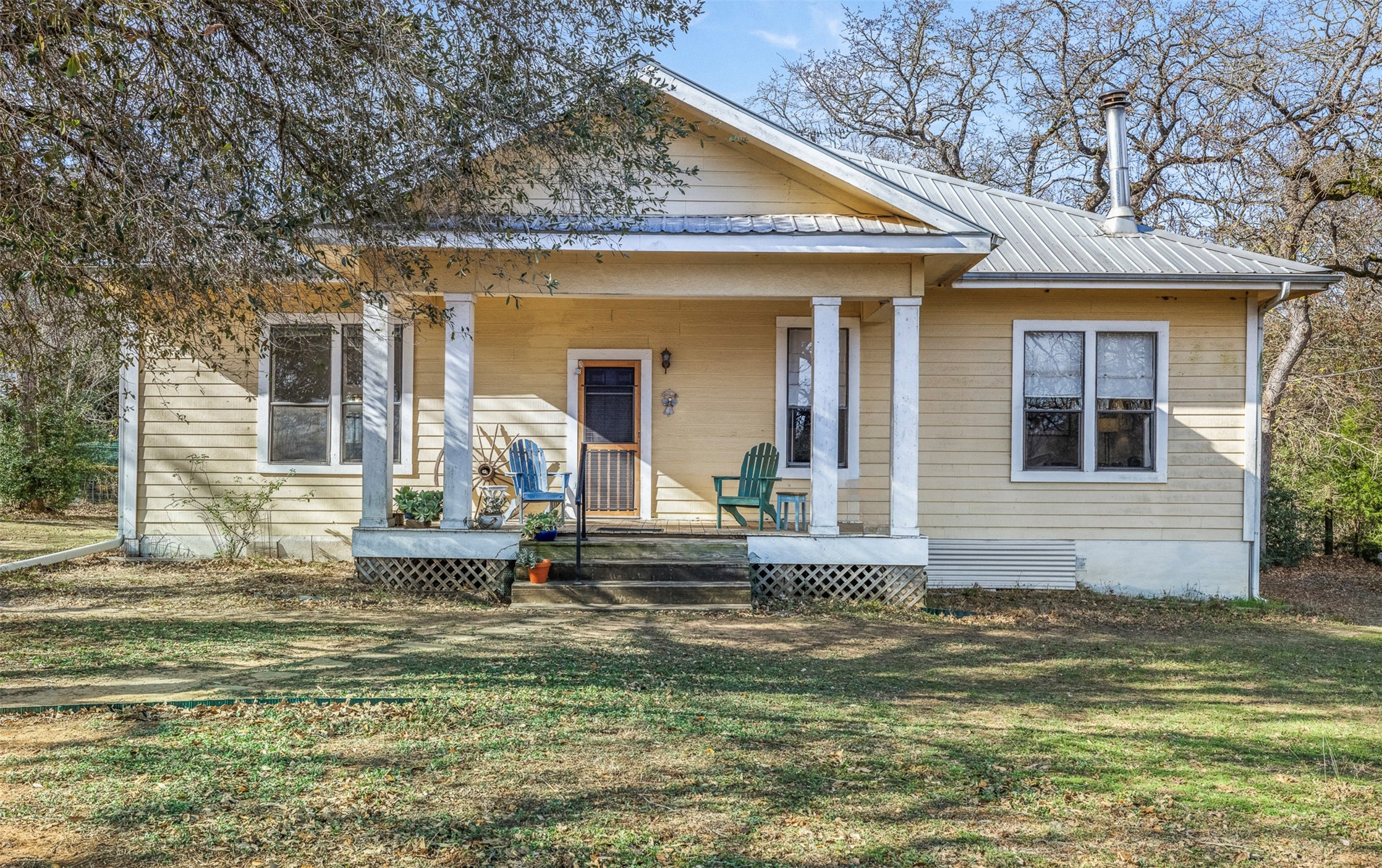 1139 Private Road 7009 Road Lexington, TX 78947 - Photo 2 of 32 a front view of a house with garden