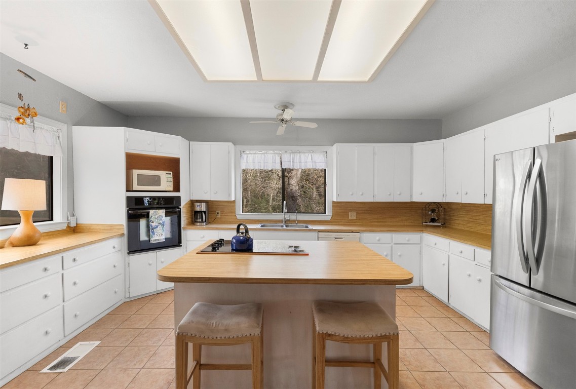 1139 Private Road 7009 Road Lexington, TX 78947 - Photo 8 of 32