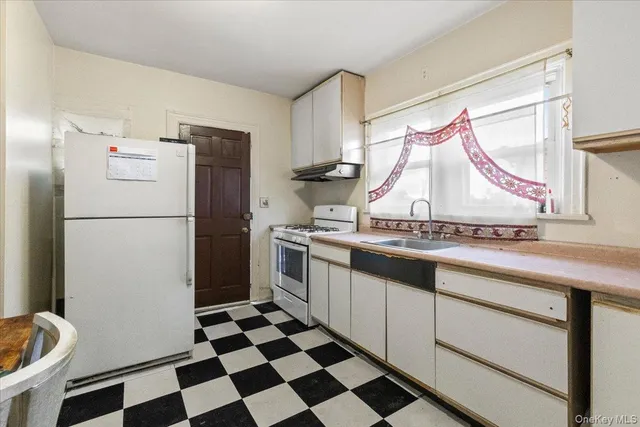 $695,000 | 4534 Hoxie Street | Wakefield