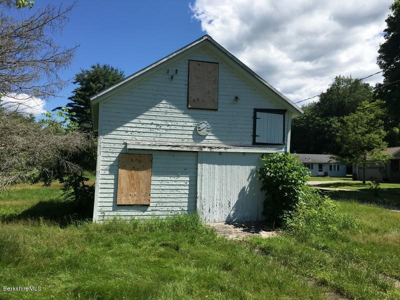 1254 North Hoosac Road Williamstown, MA 01267 - Photo 6 of 16 Garage