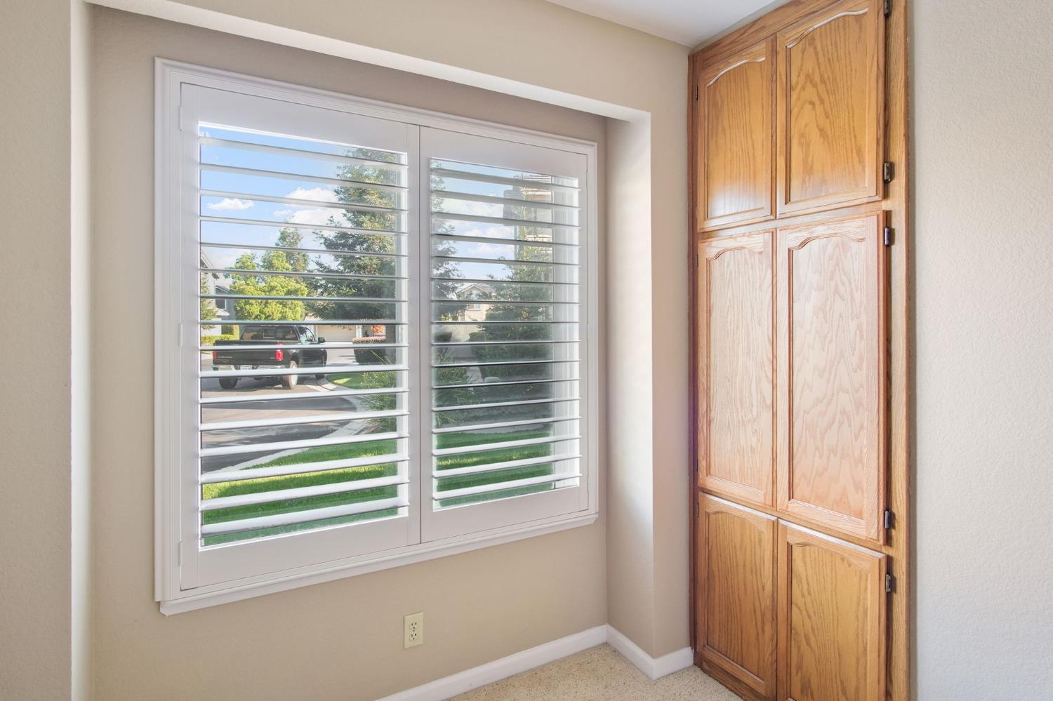 1345 Alex Circle Turlock, CA 95382 - Photo 7 of 35 a view of a window in a room