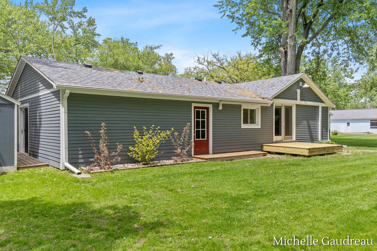 621 Eagle Point Road Lake Odessa, MI 48849 - Photo 29 of 47 621-Eagle_026