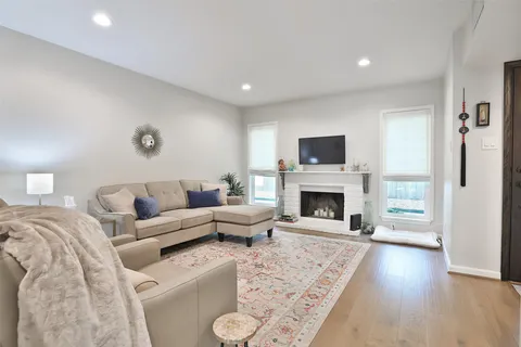 $365,000 | 979 Memorial Village Drive, Unit 48, Houston, TX 77024