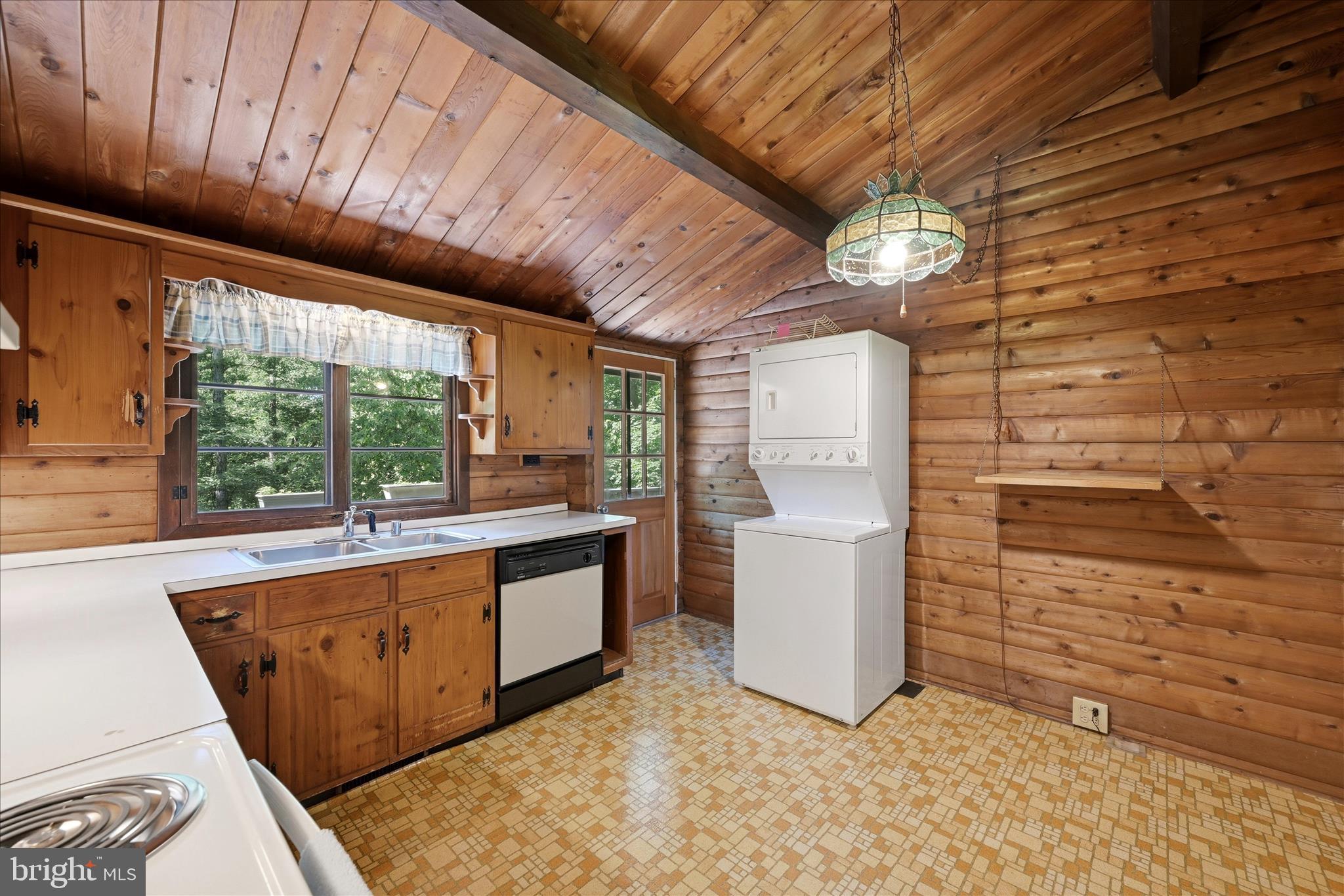 198 Spruce Road Front Royal, VA 22630 - Photo 29 of 59 a large room with a large window