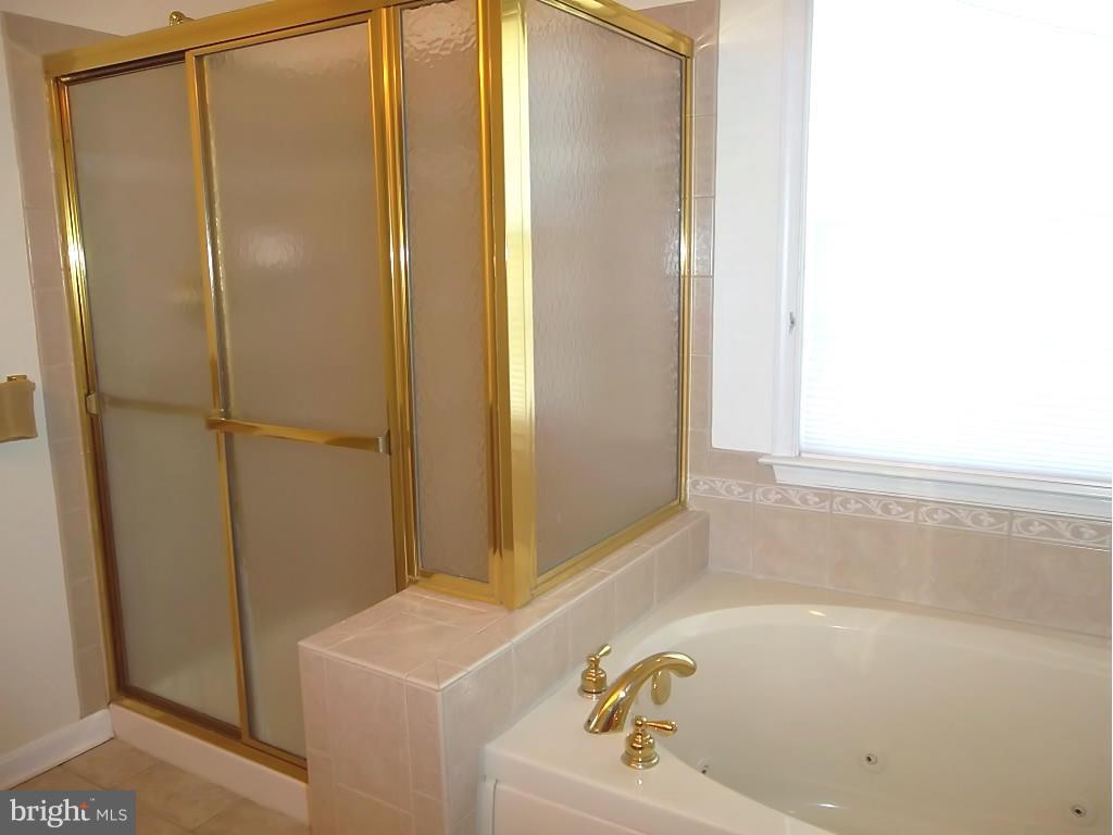 1910 Belford Drive Frederick, MD 21702 - Photo 16 of 30 Bath (Master)