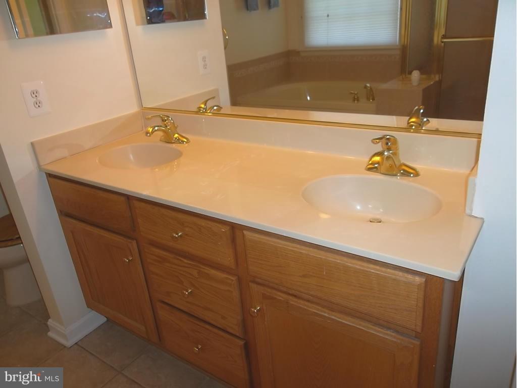 1910 Belford Drive Frederick, MD 21702 - Photo 17 of 30 Bath (Master)