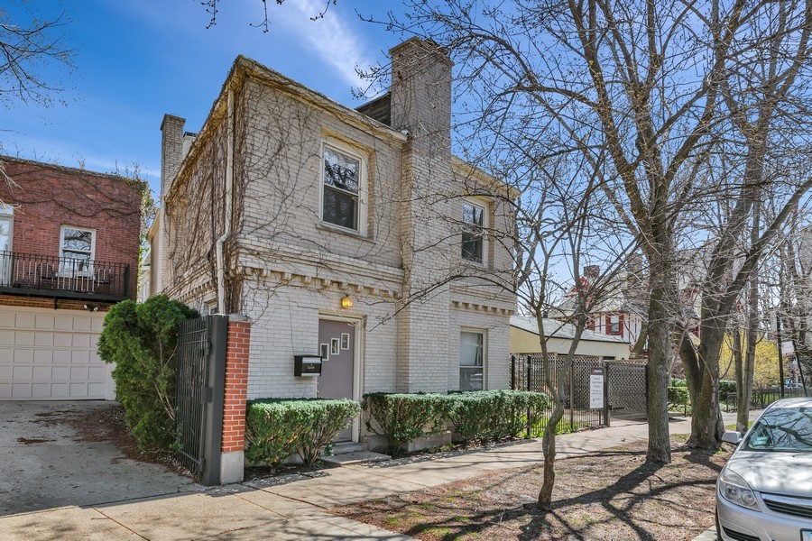 4249 North Hazel Street Chicago, IL 60613 - Photo 1 of 14