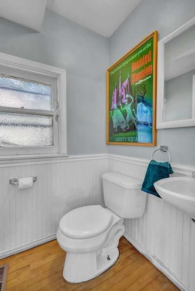 4249 North Hazel Street Chicago, IL 60613 - Photo 13 of 14 a bathroom with a toilet and a sink