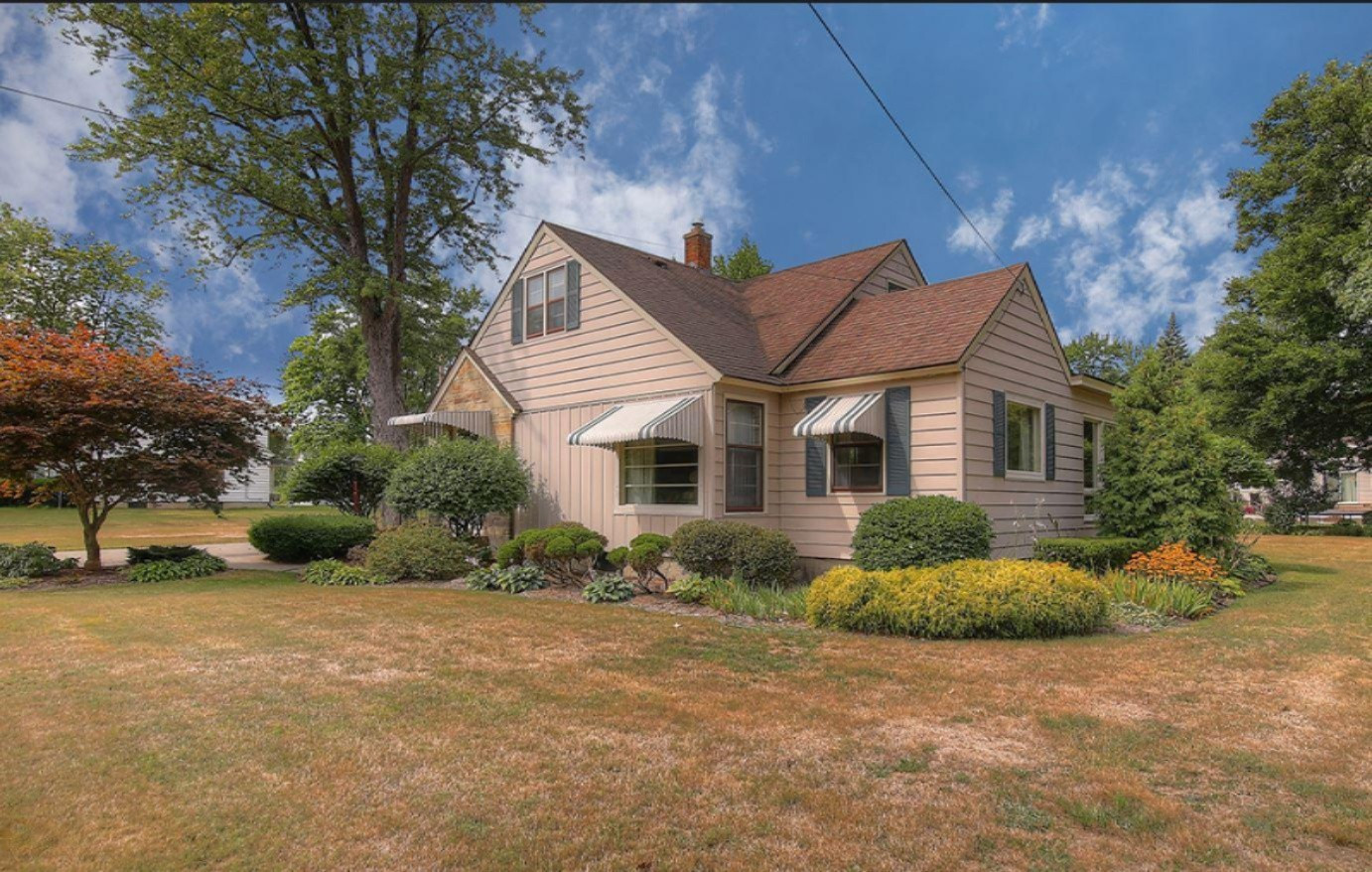 734 Lugers Road Holland, MI 49423 - Photo 3 of 20 3