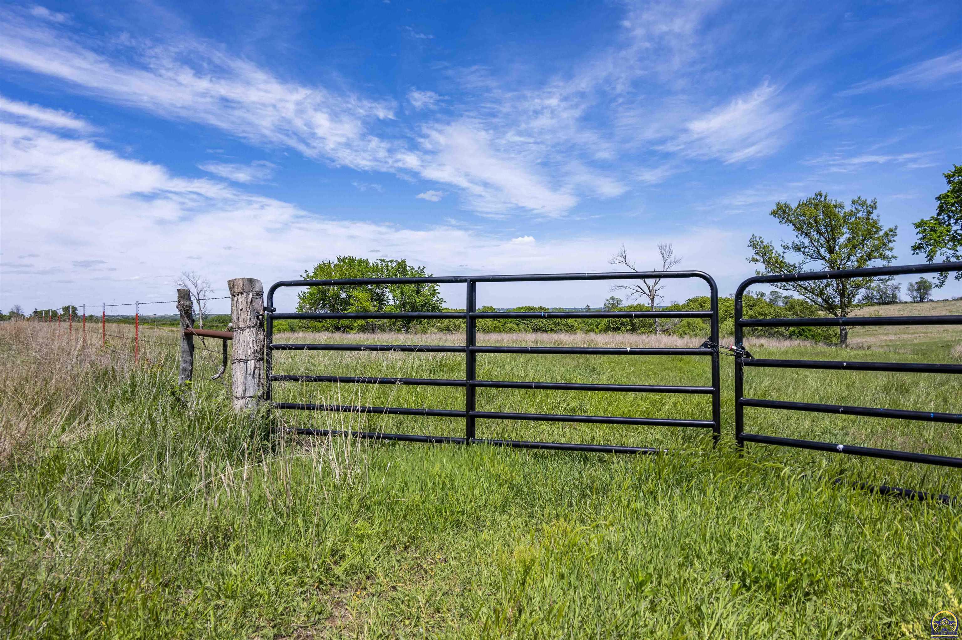 2026 Northwest Douglas Road Topeka, KS 66615 - Photo 18 of 94