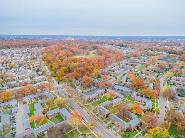 $348,000 | 220-16 73rd Avenue, Unit 13A2 | Oakland Gardens