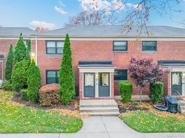 $348,000 | 220-16 73rd Avenue, Unit 13A2 | Oakland Gardens