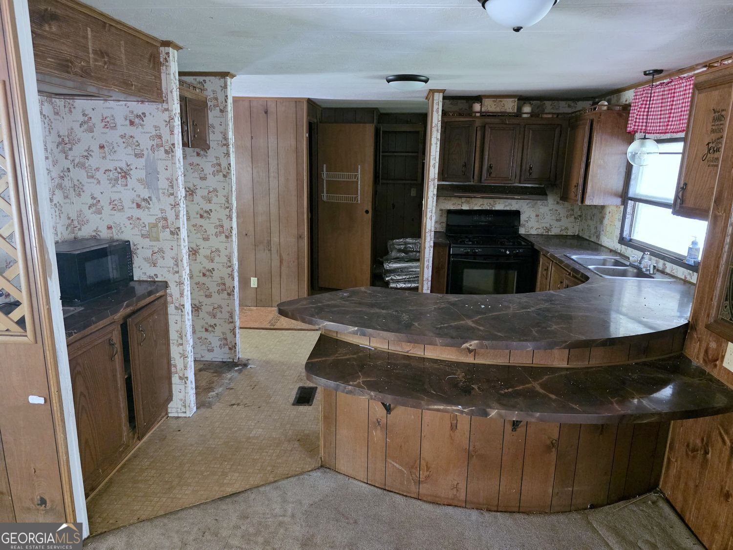 15 Shady Lane Jackson, GA 30233 - Photo 9 of 30 a kitchen with a stove and a sink