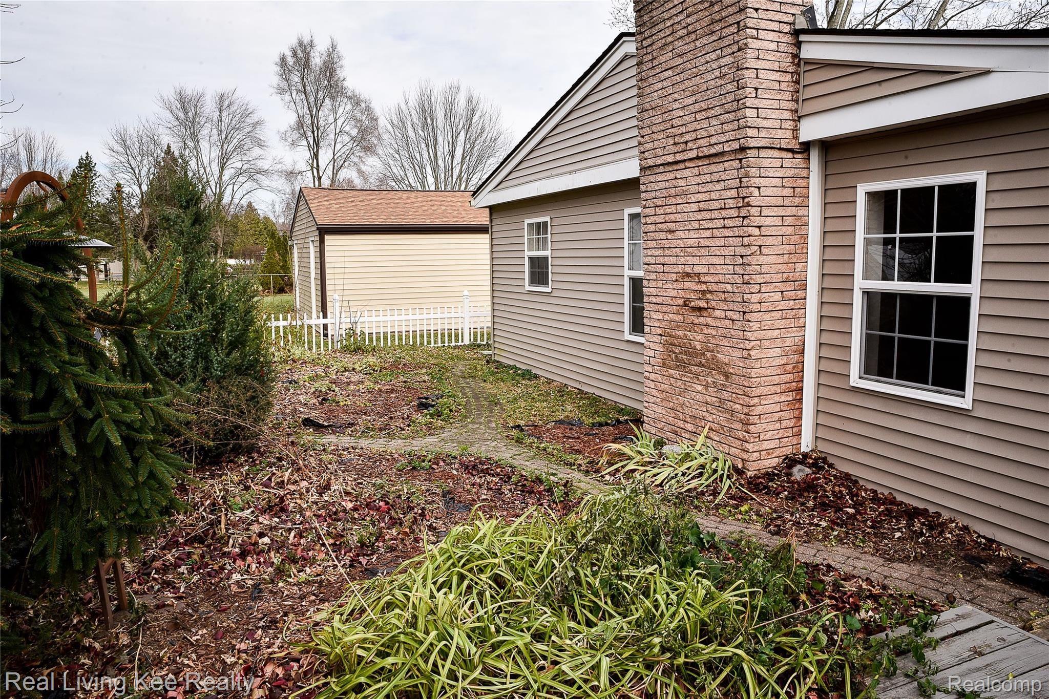 50531 Cedargrove Road Utica, MI 48317 - Photo 5 of 18 Paver Walk Ways