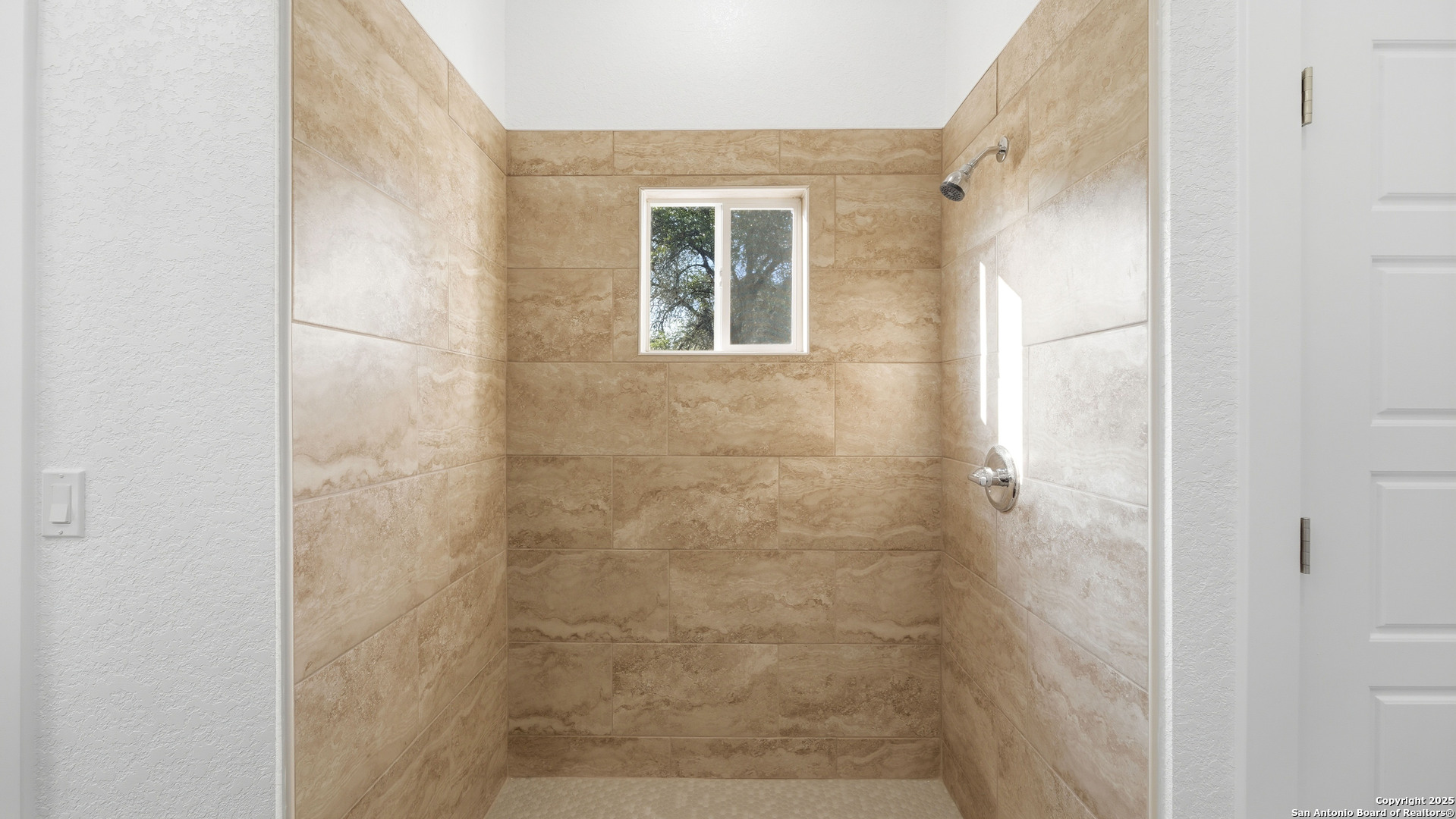 4606 Lee Way Elmendorf, TX 78112 - Photo 24 of 45 a bathroom with a window