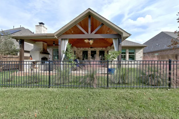 $364,900 | 271 Little Dog Drive, Montgomery, TX 77356