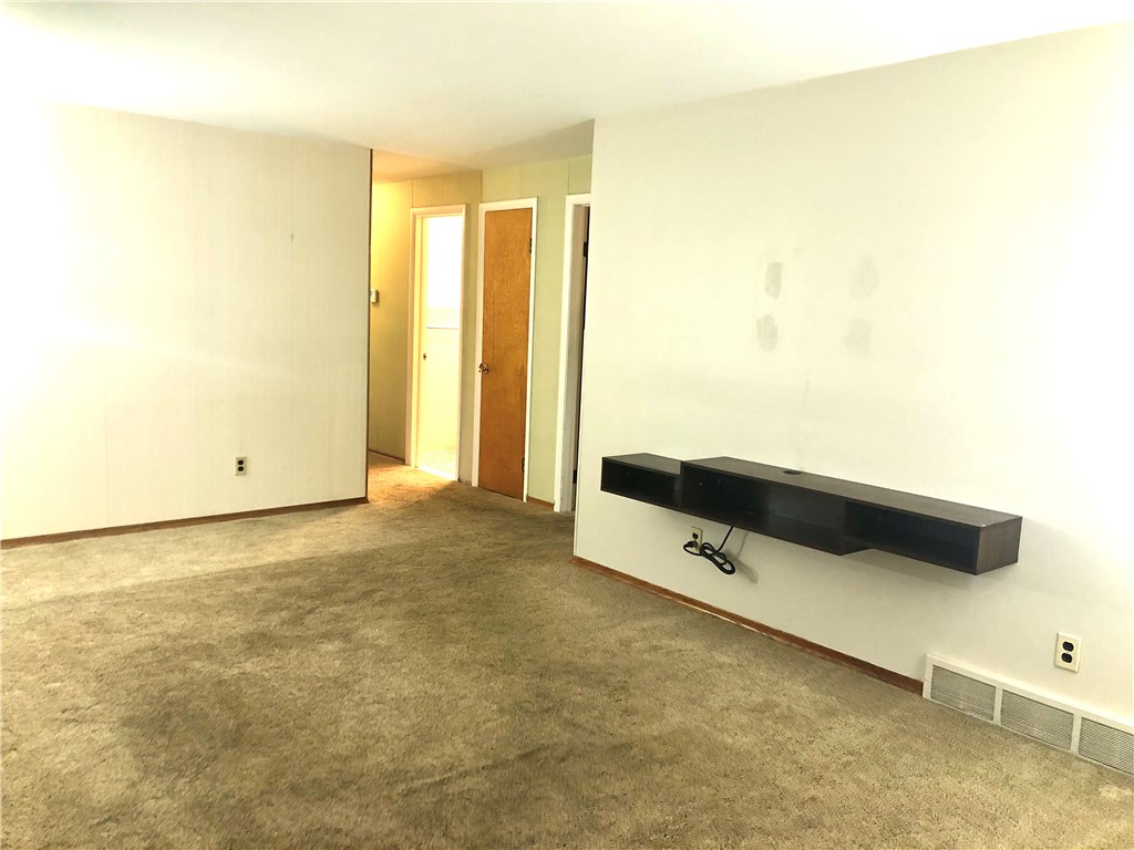 4624 Mt Read Boulevard Greece, NY 14616 - Photo 3 of 25