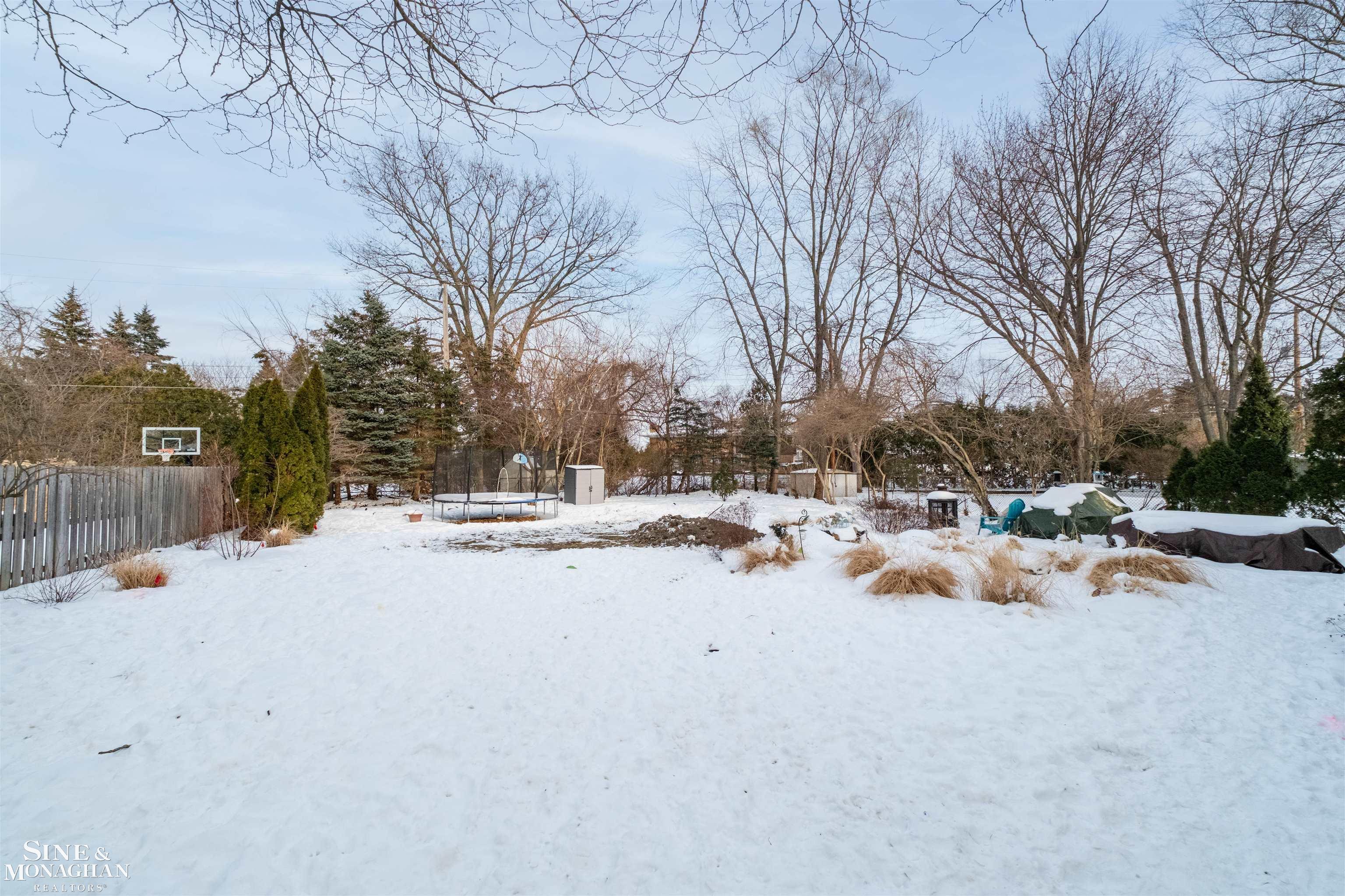 552 Middlesex Road Grosse Pointe, MI 48230 - Photo 41 of 60 50199096-af0640fc-6d3e-44a5-9d89-f647a4fd2da1.JPG